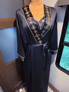 VANITY FAIR Vintage Black Peignoir Set Nightgown & robe Size Large